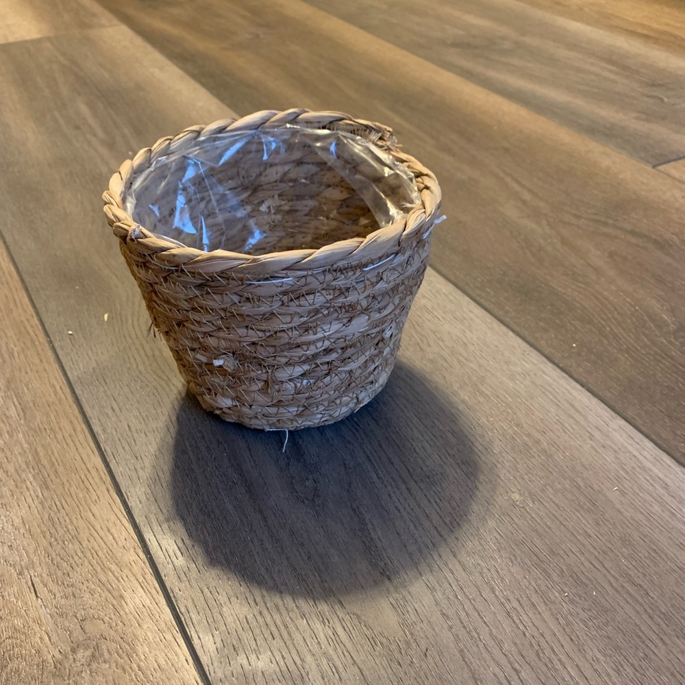 Water Hyacinth Plastic Lined Planter Basket Small NEW